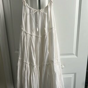 White midi, tiered cotton skirt. Like new condition.